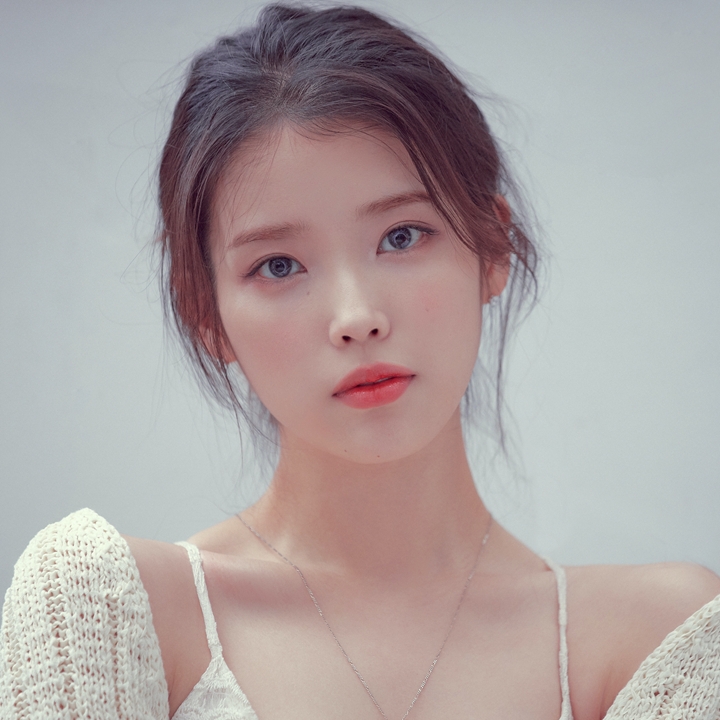 글로벌%20웹툰%20플랫폼%20카카오웹툰%208월%20한국%20론칭,%20글로벌%20아티스트%20아이유%20브랜드%20뮤즈%20캐스팅