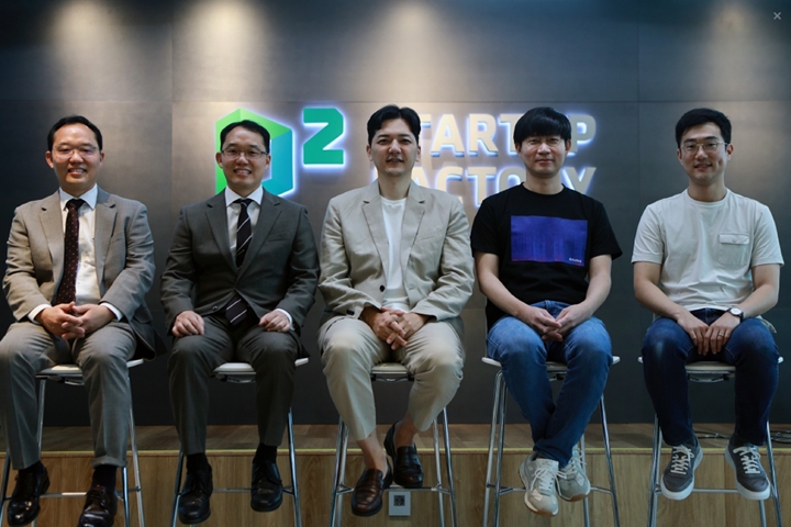네이버%20D2SF(D2%20Startup%20Factory)는%2017일%20‘네이버%20D2SF%20미디어%20밋업’을%20개최하고,%20헬스케어%20스타트업%20‘가지랩’과%20‘프리딕티브’에%20신규%20투자를%20진행했다고%20전했다.