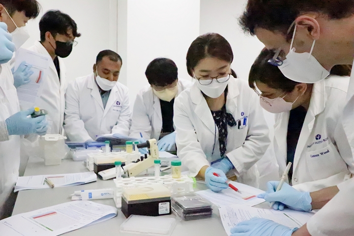 한국파스퇴르연구소가%20오는%209월%202일까지%20신약개발%20선진%20기술%20확산을%20위한%20‘세포%20기반%20스크리닝%20기술%20교육’을%20운영한다고%20밝혔다.