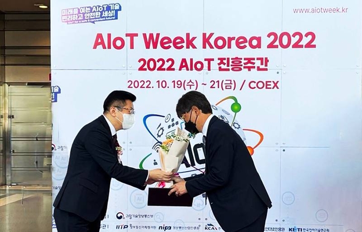 안랩은%20자사의%20OT보안%20자회사%20나온웍스(대표%20이준경)가%20지난%2019일,%20과학기술정보통신부가%20주최하고%20한국지능형사물인터넷협회가%20주관하는%20‘AIoT%20진흥주간(AIoT%20Week%20Korea)%20IoT%20Awards%202022’에서%20‘사물인터넷%20활성화%20유공%20과학기술정보통신부%20장관표창’을%20수상했다고%20전했다.