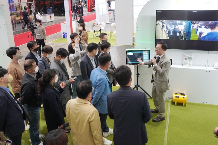 스마트%20안전%20전문기업%20지에스아이엘(GSIL)은%20삼성전자,%20삼성엔지니어링과%20스마트%20안전의%20기준수립%20및%20공동%20사업화를%20위한%203자%20업무협약을%20체결했다고%20전했다.